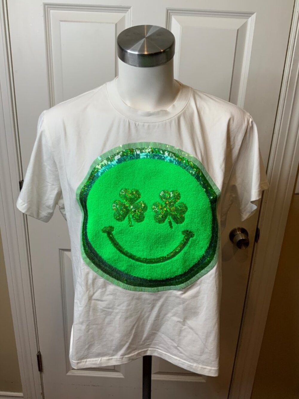 Queen of Sparkles White Green Terry Sequin Smiley Shamrock T-Shirt Size S, NWT!